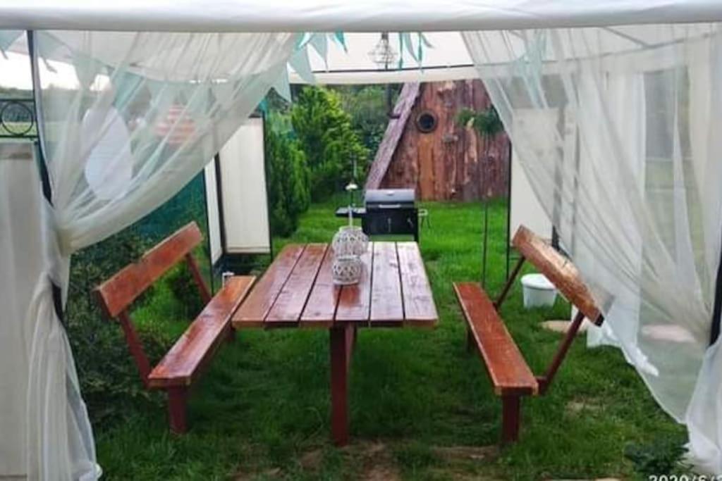 Family In The Garden Apartment Prag